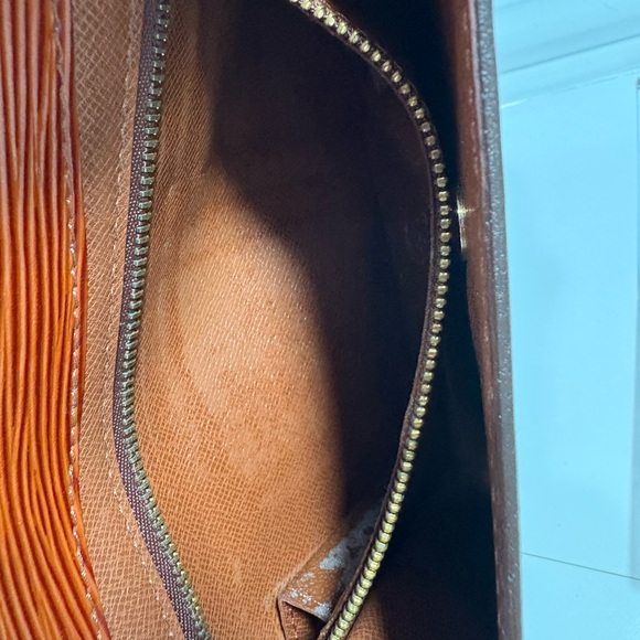 Authentic LOUIS VUITTON cognac epi leather pouch clutch with certificate - Picture 12 of 14